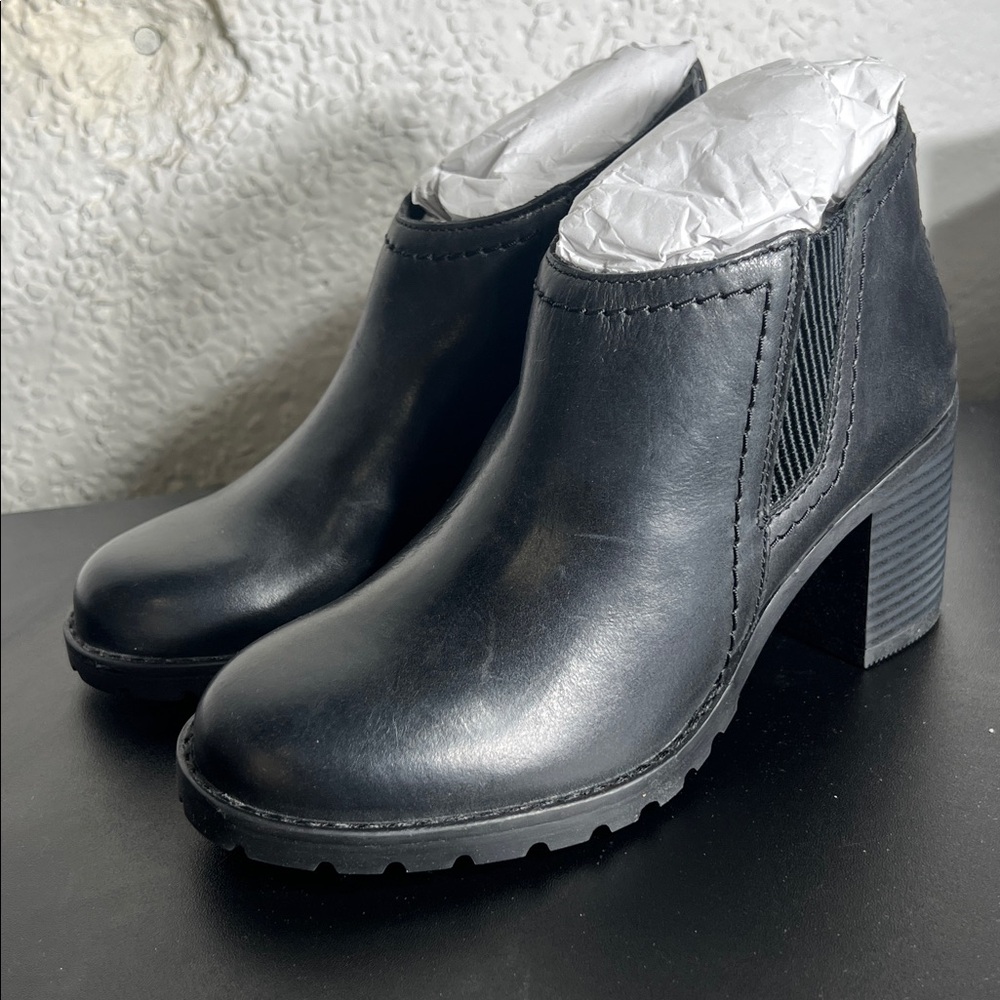 NEW CLARKS Leather Leda Step Heeled Booties Black 7 1/2